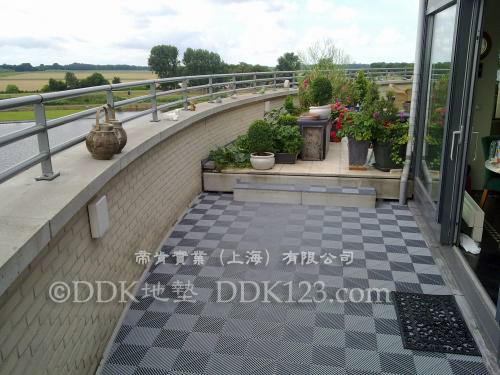 新式戶(hù)外防腐地板，用于戶(hù)外花園、庭院、露臺(tái)、浴室及室外的防腐地板，