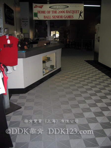 健身房地面鋪什么地板和地膠？健身房專用地板用什么好？健身房地板膠,健身房室內(nèi)地板膠,健身房運動地板,健身房室內(nèi)地板,健身房塑膠地板 