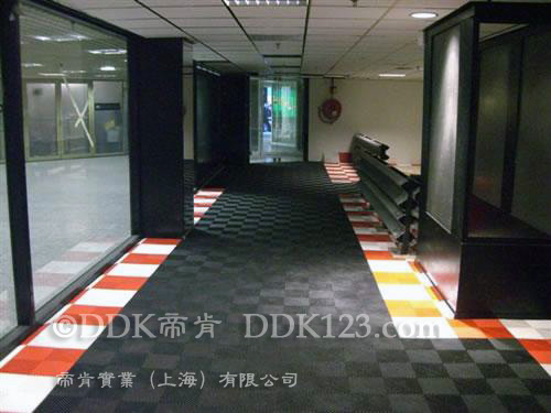 健身房地面鋪什么地板和地膠？健身房專用地板用什么好？健身房地板膠,健身房室內(nèi)地板膠,健身房運動地板,健身房室內(nèi)地板,健身房塑膠地板 