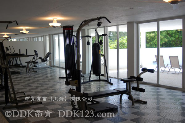 健身房地面鋪什么地板和地膠？健身房專用地板用什么好？健身房地板膠,健身房室內(nèi)地板膠,健身房運動地板,健身房室內(nèi)地板,健身房塑膠地板 