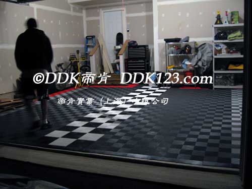 汽車貼膜的店地面用什么鋪裝好？「DDK-HB338」汽車美容貼膜店鋪地面的材料